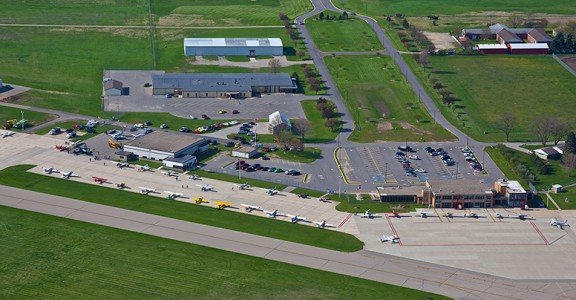 airports that go from tennessee to mason city iowa